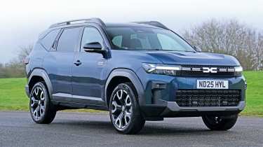 Dacia Bigster вид спереди под углом